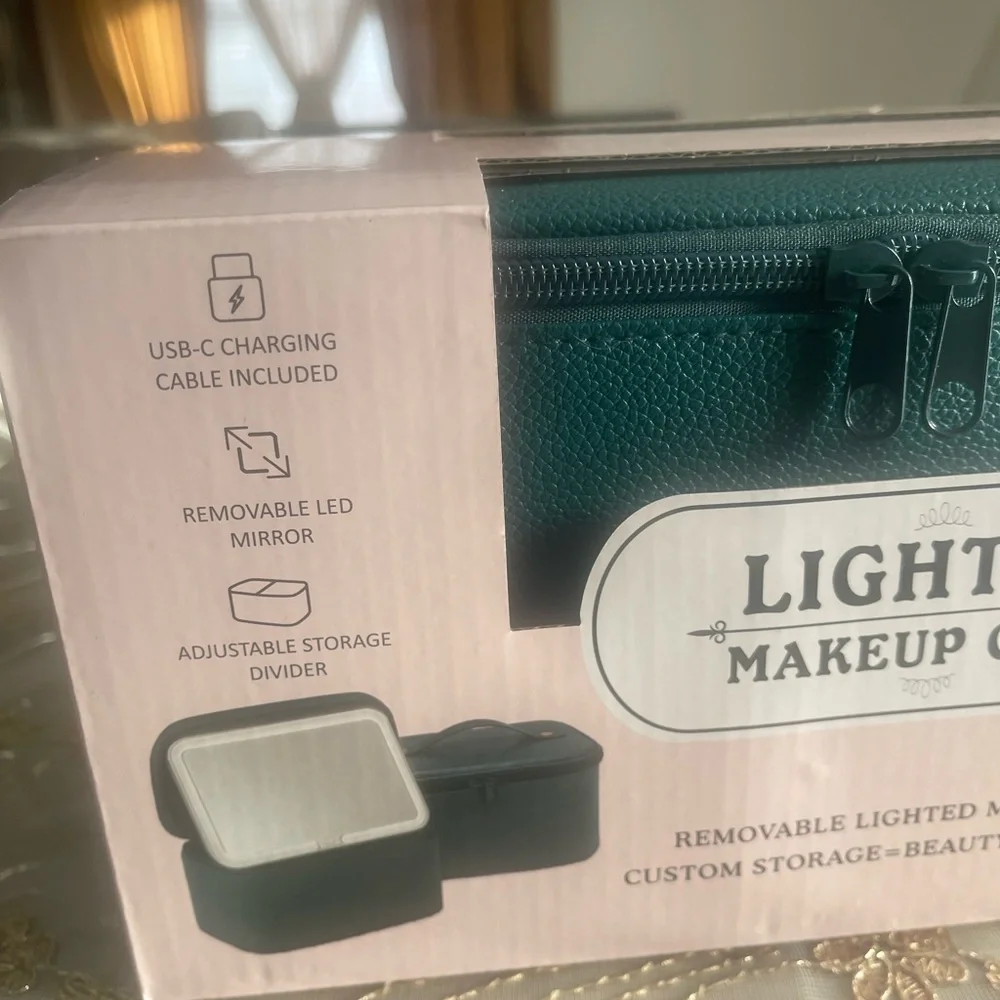 Elegant Lighted Makeup Case with LED Mirror - Black